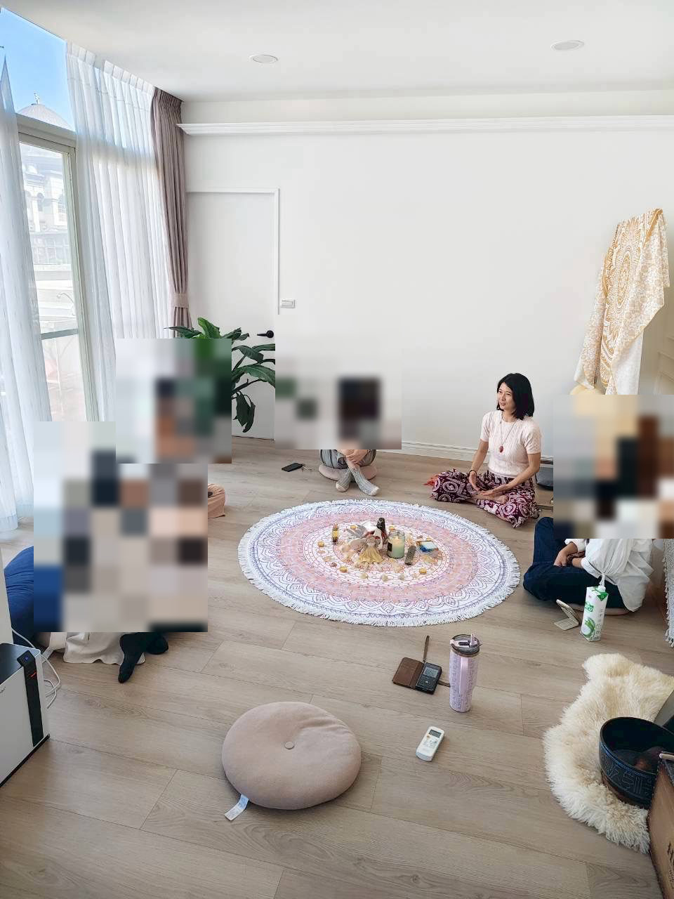 女人圍圈分享故事